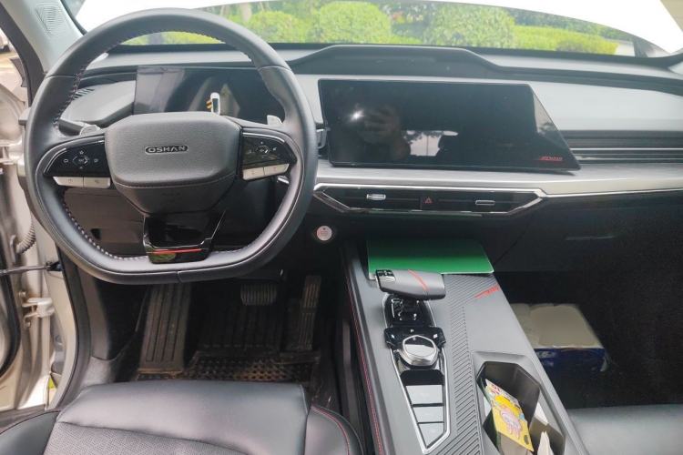 Used CHANGAN OSHAN Z6 2022 Blue Whale 1.5T DCT Smart Edition Center Console