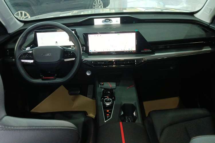 Used CHANGAN OSHAN Z6 2022 Blue Whale 1.5T DCT Smart Edition Center Console