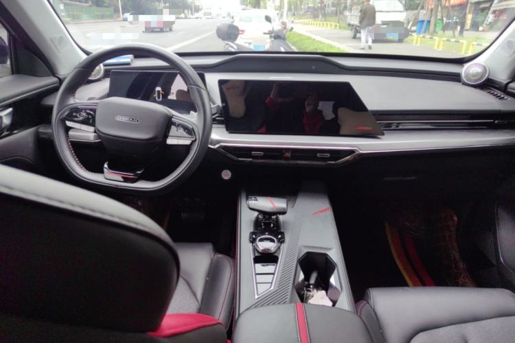 Used CHANGAN OSHAN Z6 2022 Blue Whale 1.5T DCT Smart Edition Center Console