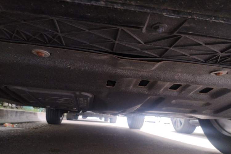Used CHANGAN OSHAN Z6 2022 Blue Whale 1.5T DCT Smart Navigation Model Chassis Front