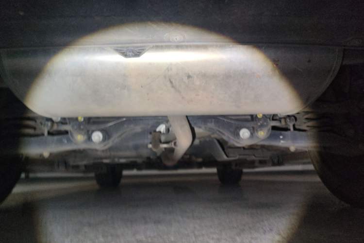Used CHANGAN OSHAN Z6 2022 Blue Whale 1.5T DCT Smart Navigation Model Chassis Rear