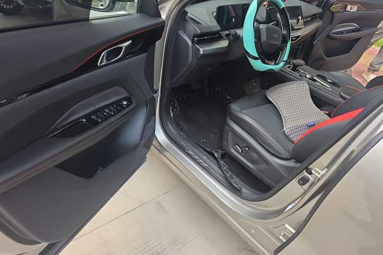Used CHANGAN OSHAN Z6 2022 Blue Whale 1.5T DCT Luxury Model Driver Seat