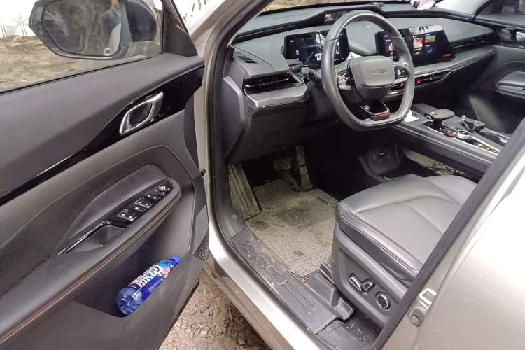 Used CHANGAN OSHAN Z6 2022 Blue Whale 1.5T DCT Smart Edition Driver Seat