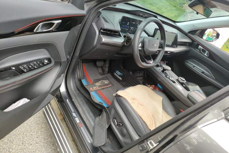Used CHANGAN OSHAN Z6 2022 Blue Whale 1.5T DCT Luxury Model Driver Seat