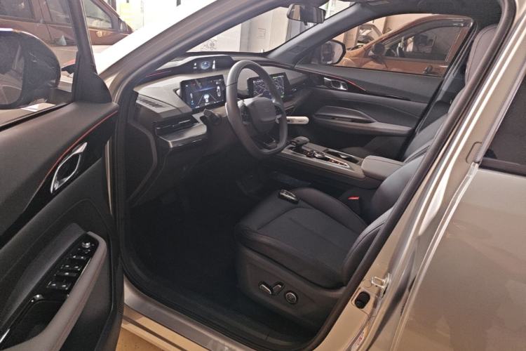 Used CHANGAN OSHAN Z6 2022 Blue Whale 1.5T DCT Smart Edition Urban Version Driver Seat