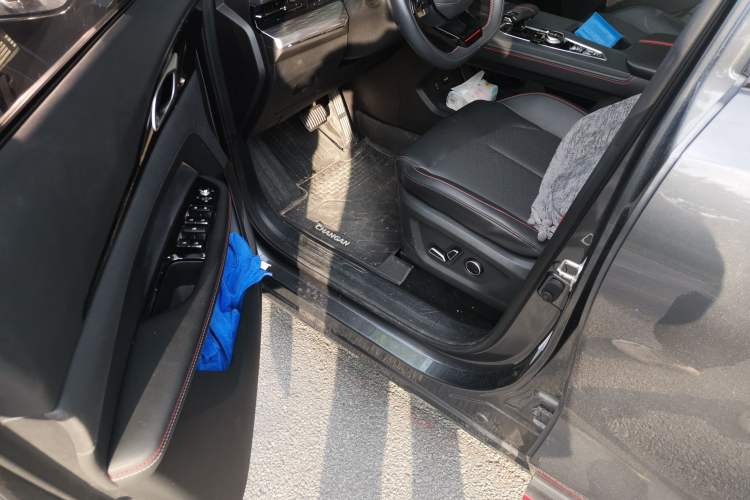 Used CHANGAN OSHAN Z6 2022 Blue Whale 1.5T DCT Smart Edition Driver Seat