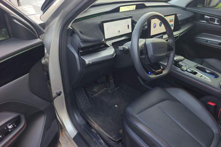 Used CHANGAN OSHAN Z6 2022 Blue Whale 1.5T DCT Smart Edition Driver Seat