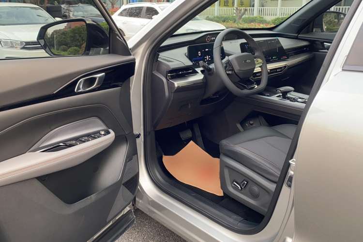 Used CHANGAN OSHAN Z6 2022 Blue Whale 1.5T DCT Luxury Model Driver Seat