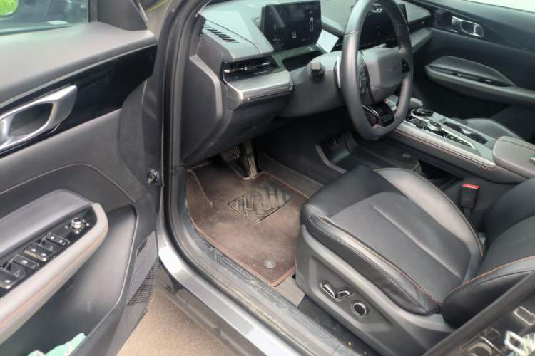 Used CHANGAN OSHAN Z6 2022 Blue Whale 1.5T DCT Smart Edition Driver Seat
