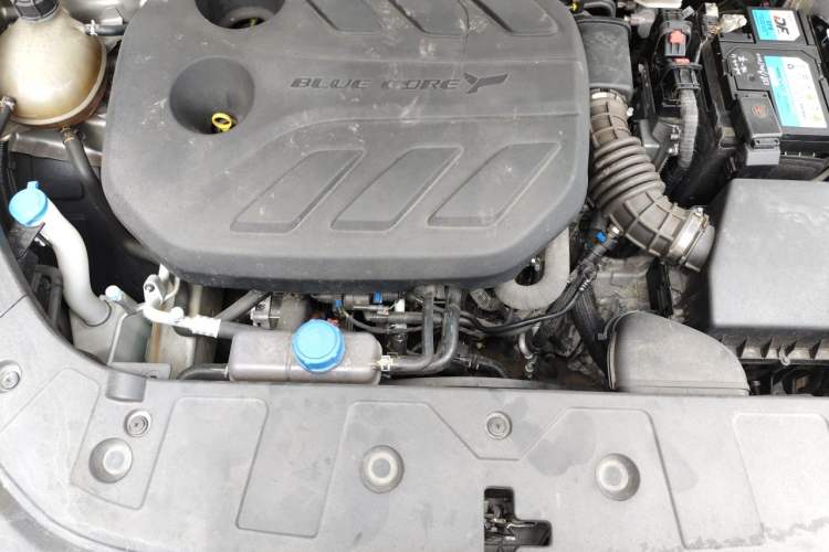 Used CHANGAN OSHAN Z6 2022 Blue Whale 1.5T DCT Smart Edition Engine Bay