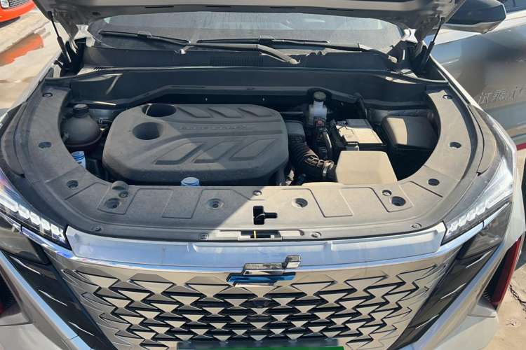 Used CHANGAN OSHAN Z6 2022 Blue Whale 1.5T DCT Smart Navigation Model Engine Bay