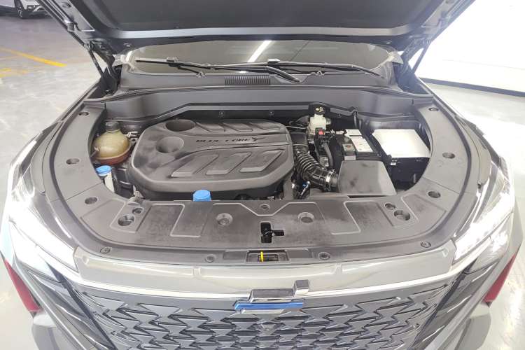 Used CHANGAN OSHAN Z6 2022 Blue Whale 1.5T DCT Smart Edition Urban Version Engine Bay