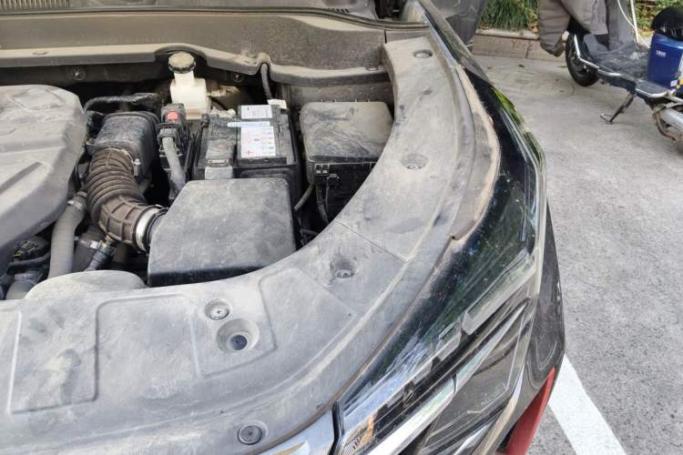 Used CHANGAN OSHAN Z6 2022 Blue Whale 1.5T DCT Smart Edition Engine Bay Left