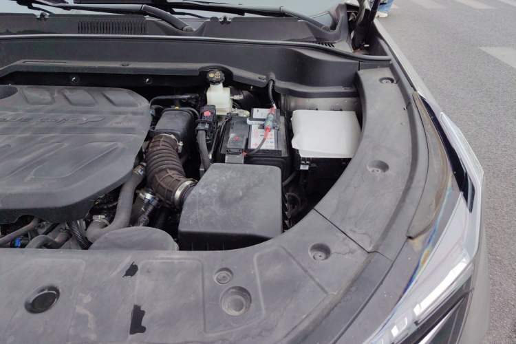 Used CHANGAN OSHAN Z6 2022 Blue Whale 1.5T DCT Smart Edition Engine Bay Left