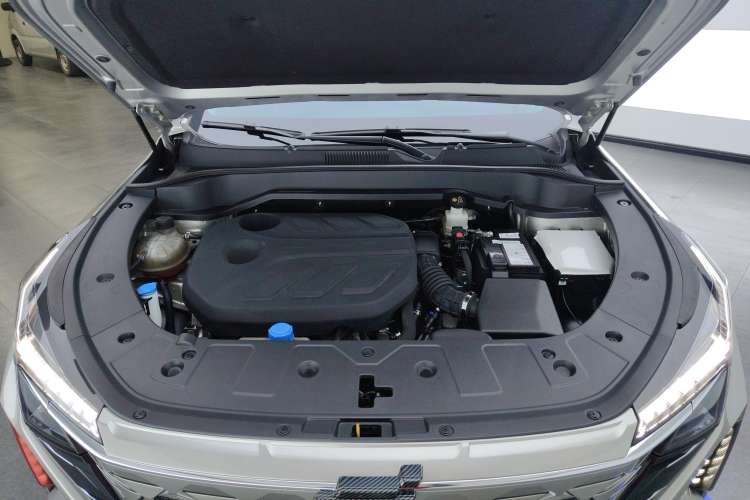 Used CHANGAN OSHAN Z6 2022 Blue Whale 1.5T DCT Smart Edition Urban Version Engine Bay