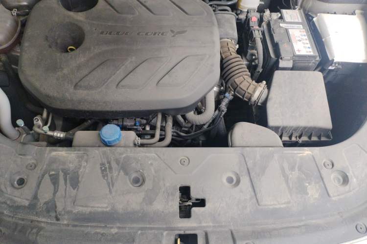 Used CHANGAN OSHAN Z6 2022 Blue Whale 1.5T DCT Smart Navigation Model Engine Bay
