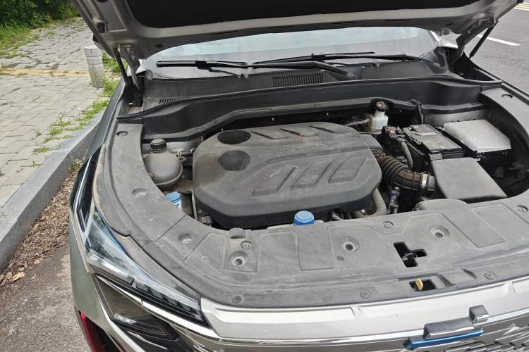Used CHANGAN OSHAN Z6 2022 Blue Whale 1.5T DCT Luxury Model Engine Bay Right