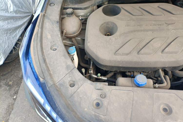 Used CHANGAN OSHAN Z6 2022 Blue Whale 1.5T DCT Luxury Model Engine Bay Right