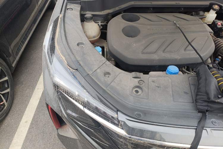 Used CHANGAN OSHAN Z6 2022 Blue Whale 1.5T DCT Luxury Model Engine Bay Right