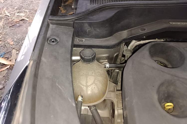Used CHANGAN OSHAN Z6 2022 Blue Whale 1.5T DCT Smart Edition Engine Bay Right
