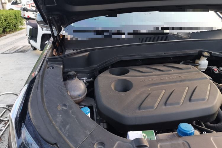 Used CHANGAN OSHAN Z6 2022 Blue Whale 1.5T DCT Smart Edition Engine Bay Right