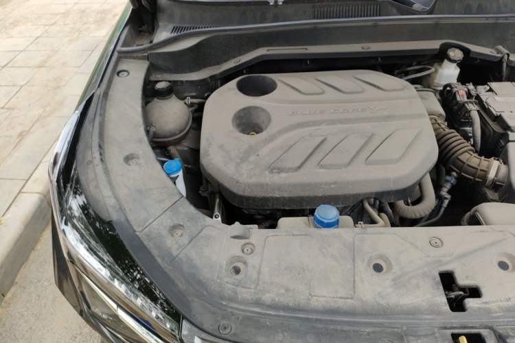 Used CHANGAN OSHAN Z6 2022 Blue Whale 1.5T DCT Luxury Model Engine Bay Right