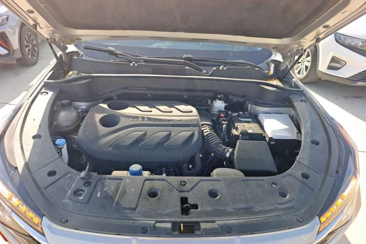 Used CHANGAN OSHAN Z6 2022 Blue Whale 1.5T DCT Luxury Model Engine Bay