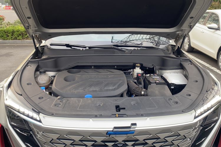 Used CHANGAN OSHAN Z6 2022 Blue Whale 1.5T DCT Luxury Model Engine Bay
