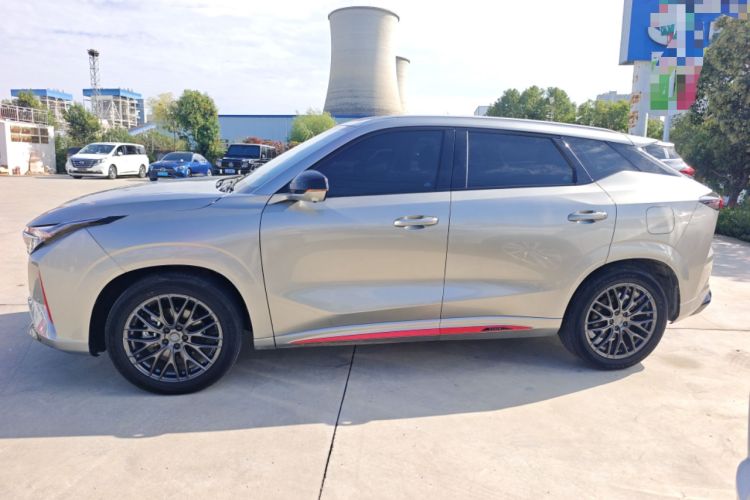 Used CHANGAN OSHAN Z6 2022 Blue Whale 1.5T DCT Luxury Model Exterior 3