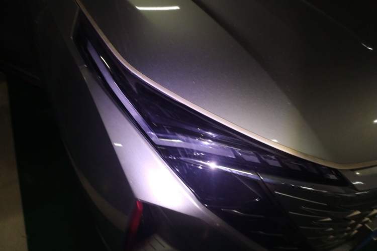 Used CHANGAN OSHAN Z6 2022 Blue Whale 1.5T DCT Smart Edition Exterior 6