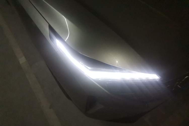 Used CHANGAN OSHAN Z6 2022 Blue Whale 1.5T DCT Smart Edition Urban Version Exterior 6