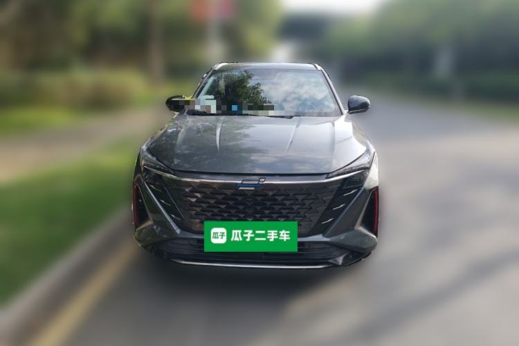 Used CHANGAN OSHAN Z6 2022 Blue Whale 1.5T DCT Smart Edition Front