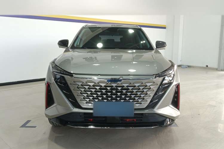 Used CHANGAN OSHAN Z6 2022 Blue Whale 1.5T DCT Smart Edition Front