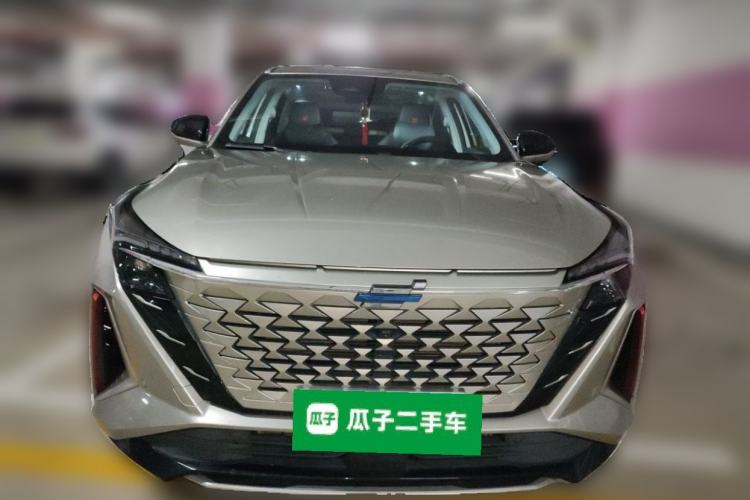 Used CHANGAN OSHAN Z6 2022 Blue Whale 1.5T DCT Smart Edition Front