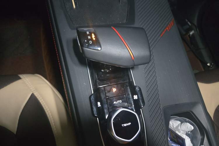 Used CHANGAN OSHAN Z6 2022 Blue Whale 1.5T DCT Smart Navigation Model Gear Lever