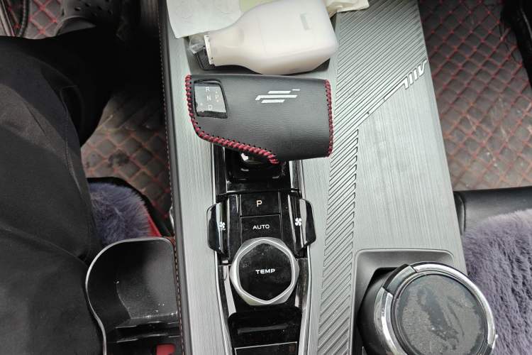 Used CHANGAN OSHAN Z6 2022 Blue Whale 1.5T DCT Luxury Model Gear Lever