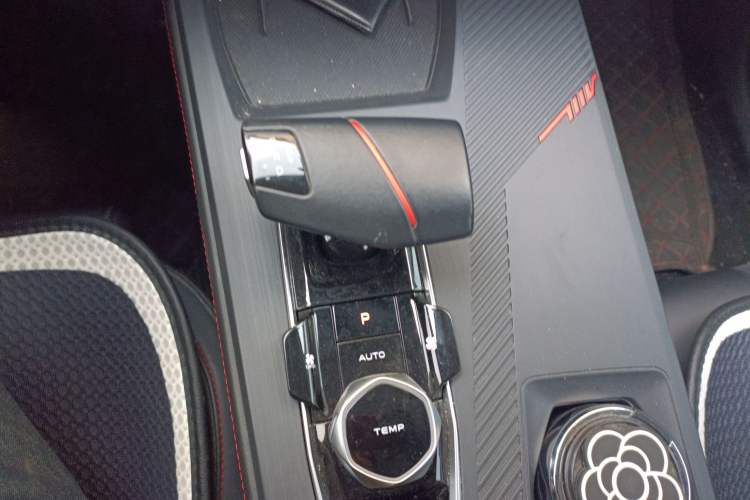 Used CHANGAN OSHAN Z6 2022 Blue Whale 1.5T DCT Smart Navigation Model Gear Lever