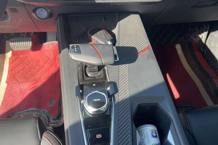 Used CHANGAN OSHAN Z6 2022 Blue Whale 1.5T DCT Smart Navigation Model Gear Lever