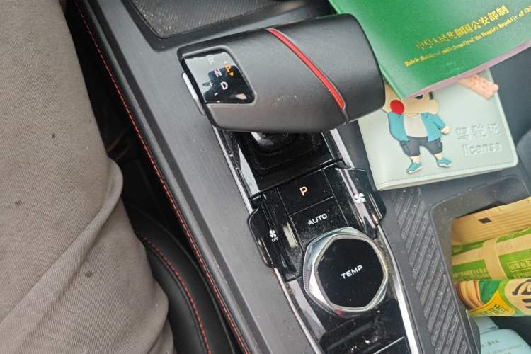 Used CHANGAN OSHAN Z6 2022 Blue Whale 1.5T DCT Smart Edition Gear Lever