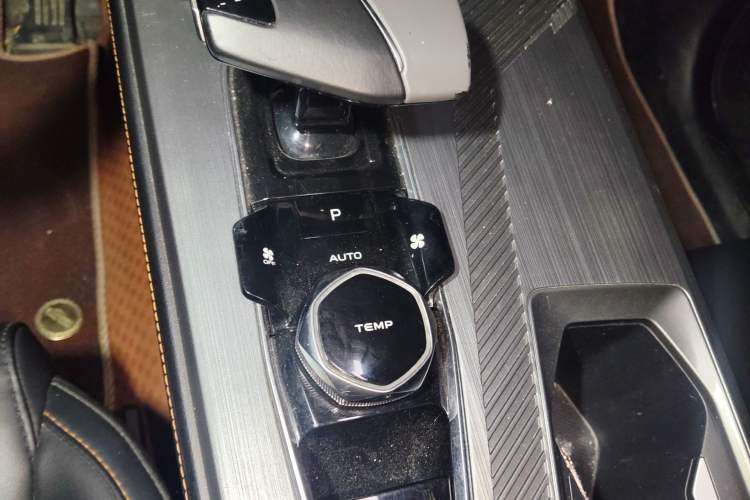 Used CHANGAN OSHAN Z6 2022 Blue Whale 1.5T DCT Smart Edition Urban Version Gear Lever
