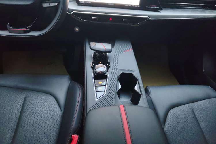 Used CHANGAN OSHAN Z6 2022 Blue Whale 1.5T DCT Smart Edition Gear Lever
