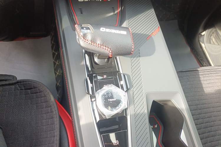 Used CHANGAN OSHAN Z6 2022 Blue Whale 1.5T DCT Luxury Model Gear Lever