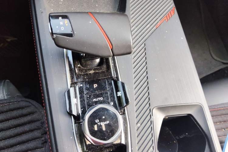 Used CHANGAN OSHAN Z6 2022 Blue Whale 1.5T DCT Smart Edition Gear Lever