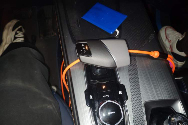 Used CHANGAN OSHAN Z6 2022 Blue Whale 1.5T DCT Smart Edition Urban Version Gear Lever