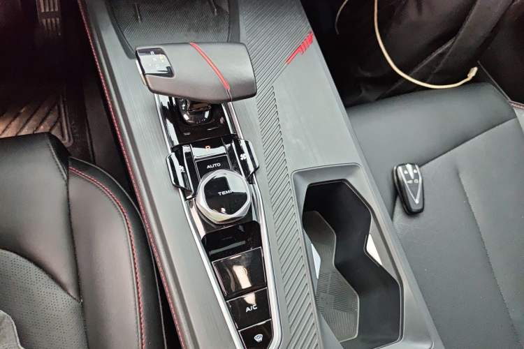 Used CHANGAN OSHAN Z6 2022 Blue Whale 1.5T DCT Smart Edition Gear Lever