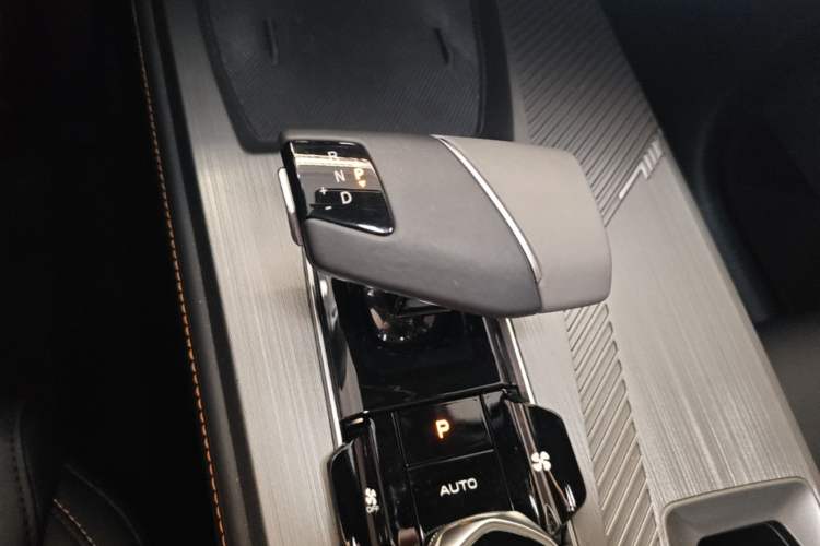 Used CHANGAN OSHAN Z6 2022 Blue Whale 1.5T DCT Smart Edition Urban Version Gear Lever