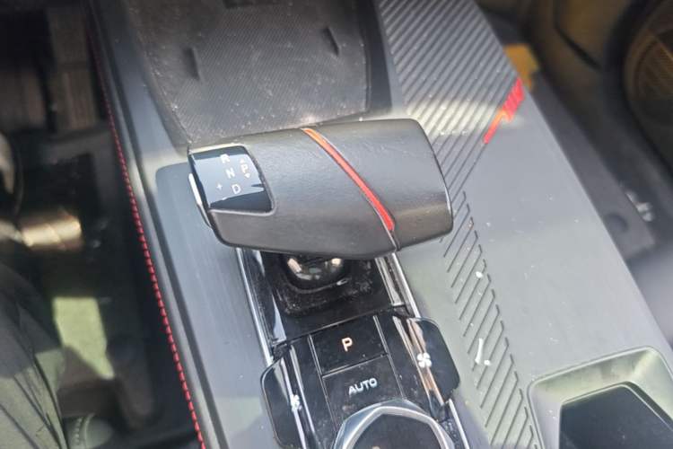 Used CHANGAN OSHAN Z6 2022 Blue Whale 1.5T DCT Smart Edition Gear Lever