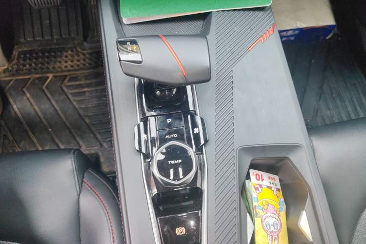 Used CHANGAN OSHAN Z6 2022 Blue Whale 1.5T DCT Smart Edition Gear Lever