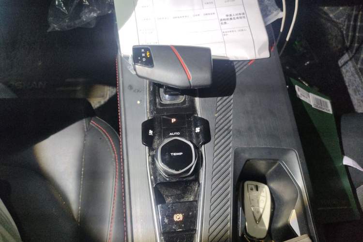 Used CHANGAN OSHAN Z6 2022 Blue Whale 1.5T DCT Smart Navigation Model Gear Lever
