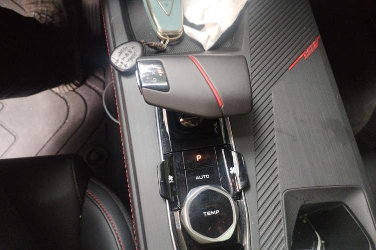 Used CHANGAN OSHAN Z6 2022 Blue Whale 1.5T DCT Smart Navigation Model Gear Lever